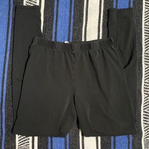 These leggings are a size: medium ( 7-9 ). They are black. Not fully dark.